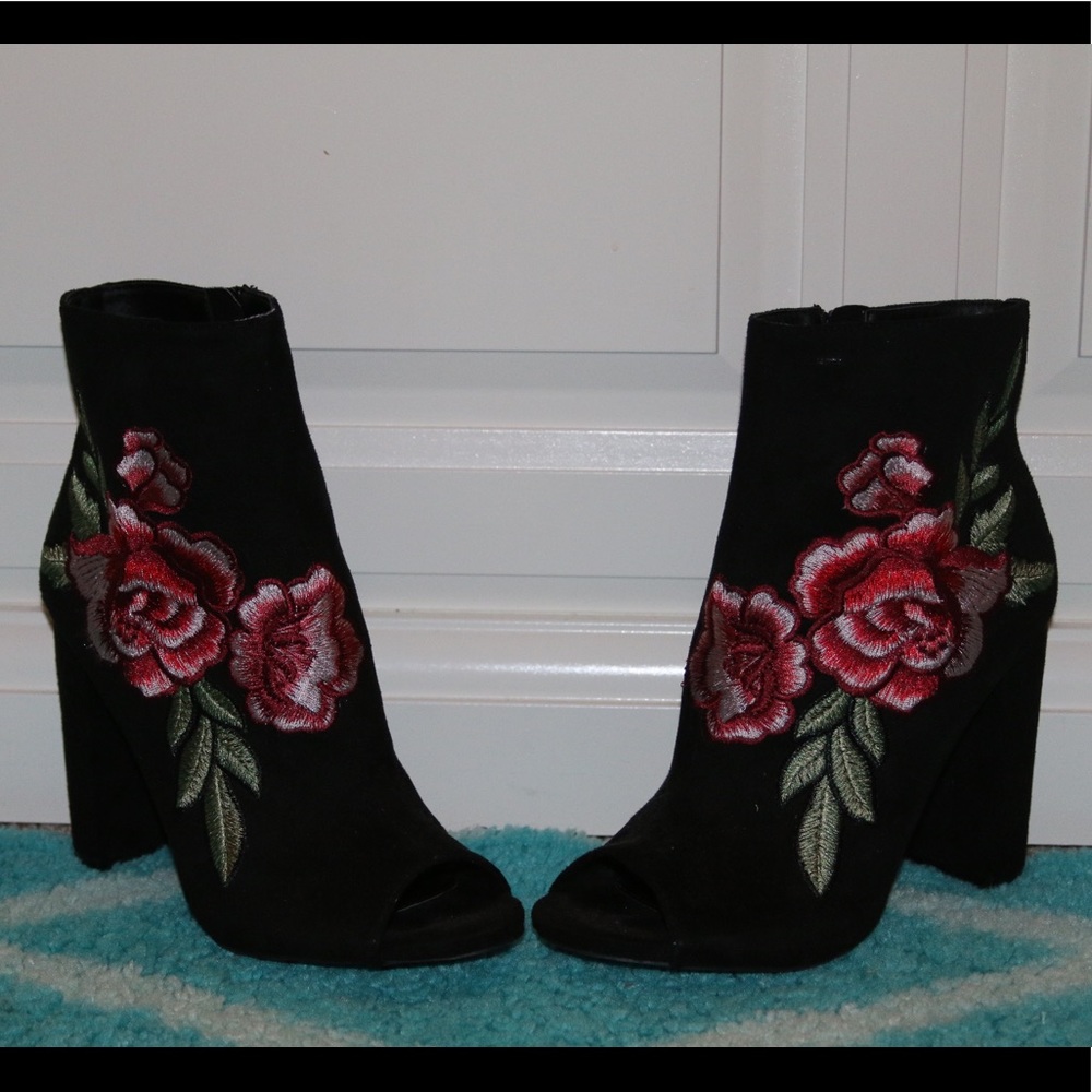 Beautiful Rose embroidered heels